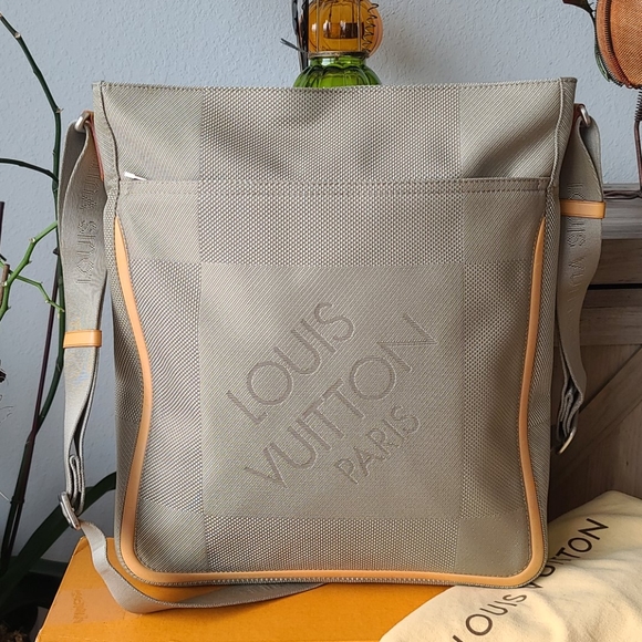 Louis Vuitton Handbags - 💚LIKE NEW💚 LOUIS VUITTON COMPAGNON SABLE BAG